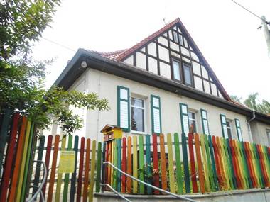 Außenansicht der Kindertageseinrichtung Harthknirpse in Bad Langensalza.